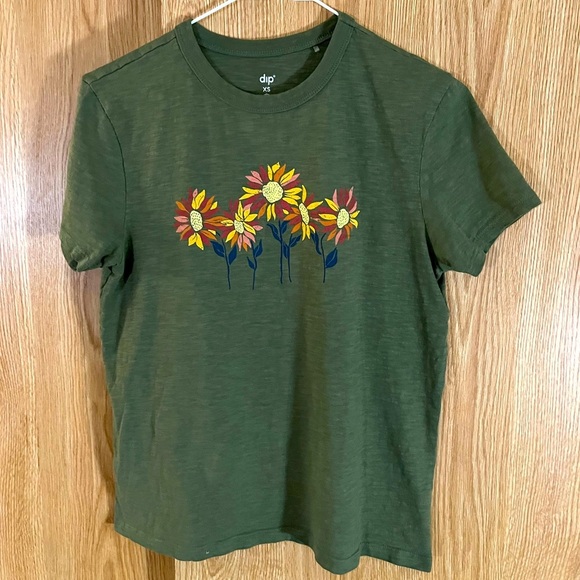 🌼 Olive Green Sunflowers Print Basic Crew Tee Top - Picture 2 of 5